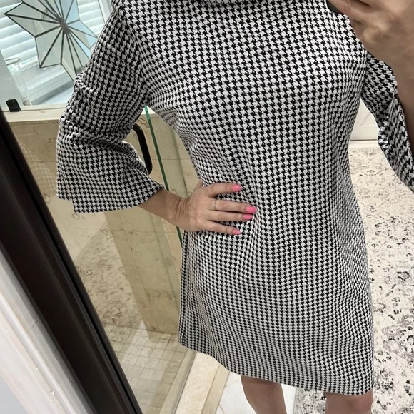 Stunning Tyler Boe dress with bell flowy sleeves - Picture 4 of 5